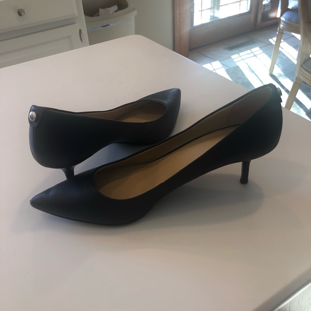 Michael Kors navy pumps 8 1/2 M. Good condition. Faux Saffiano textured. Classic - Picture 2 of 6